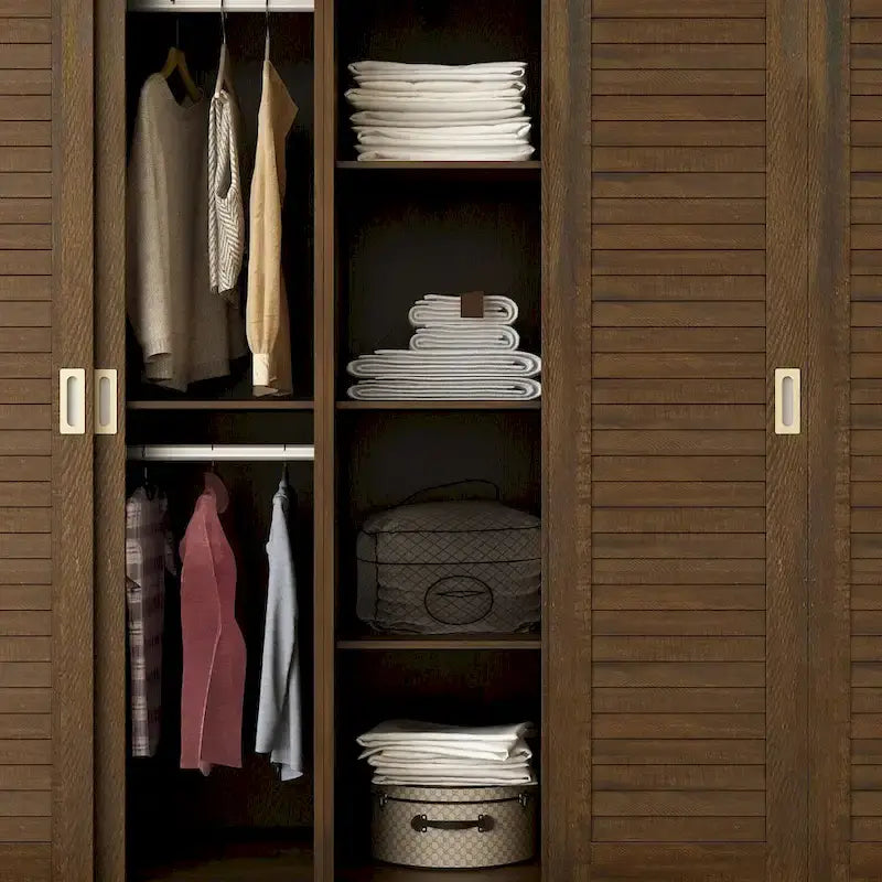Armoire-penderie marron avec tiroirs, tringle et 4 portes coulissantes